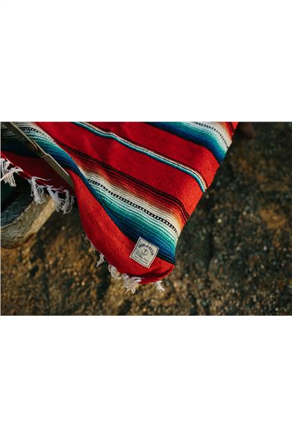 Iron & Resin Del Sol Blanket - red